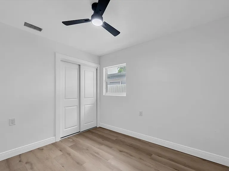 3811 Huntington St NE — Photo 32