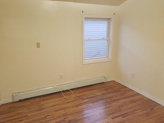 5th image of 16716 Linden Blvd Floor 2