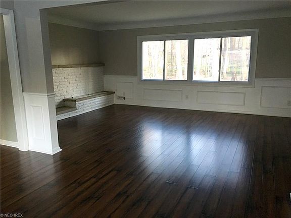 3rd image of 10636 Laurel Ln