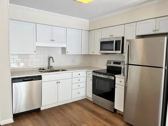 2 bed, 864 sqft, $2,300 — Photo 4