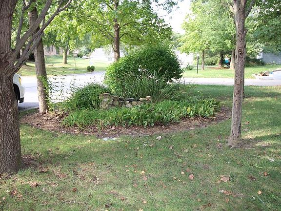 4th image of 240 N Moonglow Ln