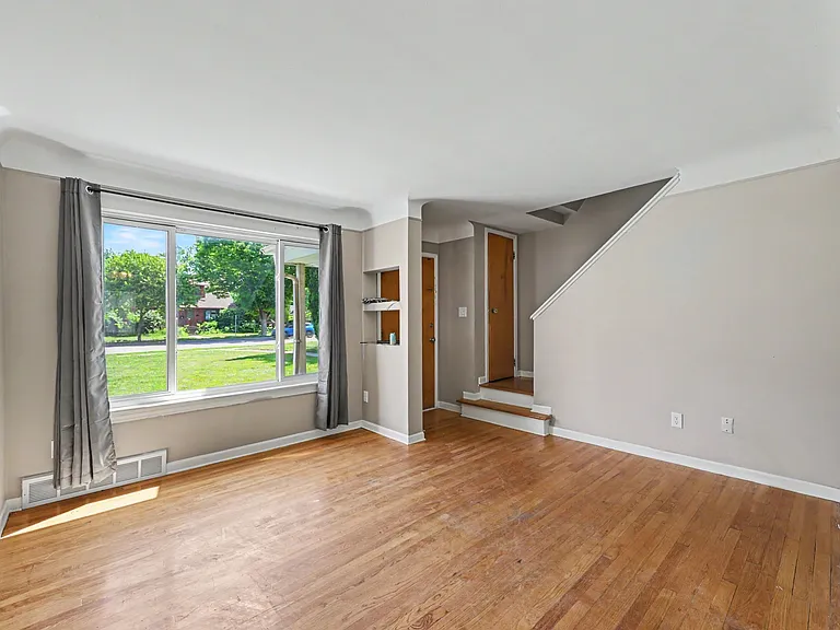104 Crocker Blvd — Photo 3