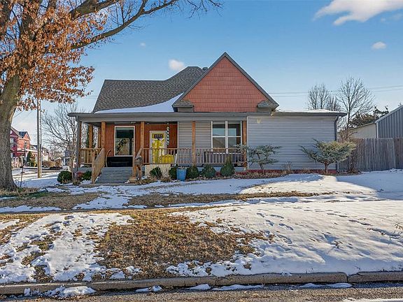 2nd image of 601 S Macomb Ave