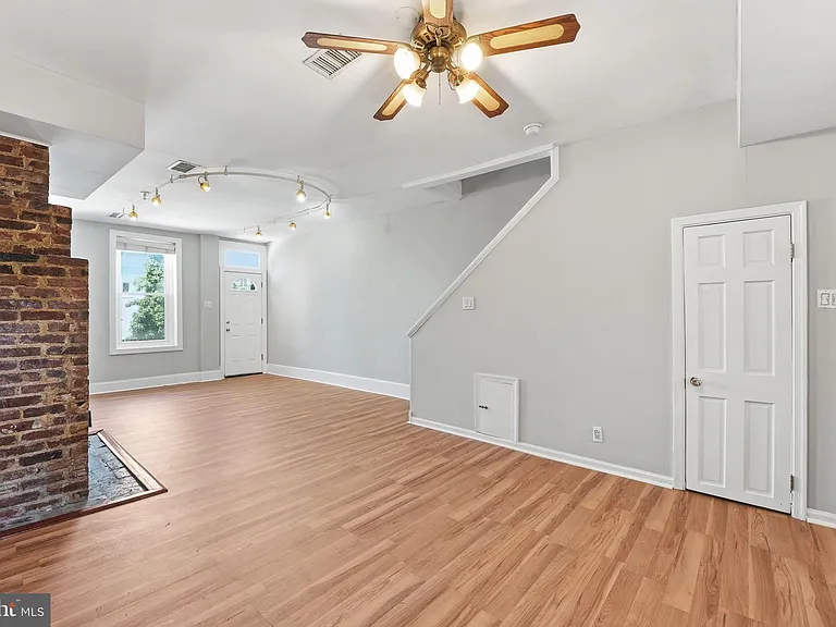 1423 Duncan St NE — Photo 4
