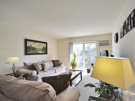 2nd image of 876 Blossom Ln
