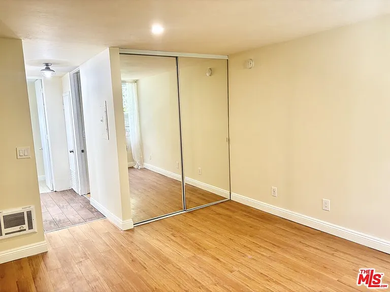 6526 Ocean Crest Dr #102 — Photo 14