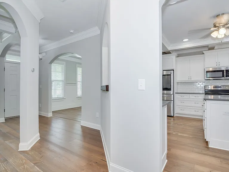 344 Colonnades Dr — Photo 24