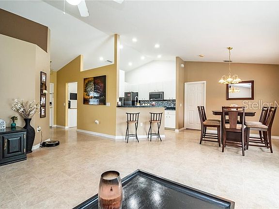 5th image of 132 Seven Oaks Dr