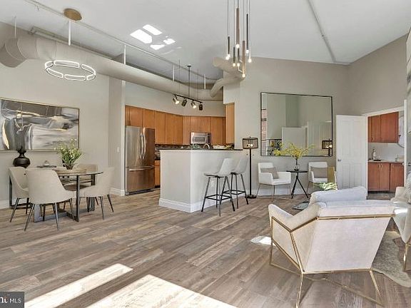 4th image of 2220 Fairfax Dr APT 111