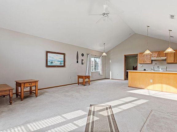4th image of 1942 Farmbrook Cir S #7