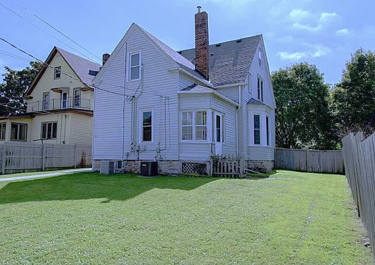 1113 Minnehaha Ave E #2 — Photo 2
