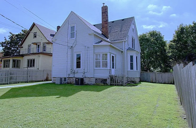 Building Photo - 1113 Minnehaha Ave E #2