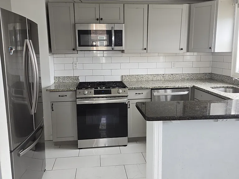 601 Randolph St — Photo 5