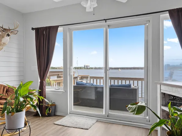 214 Snug Harbour Dr #20, Shalimar, FL 32579