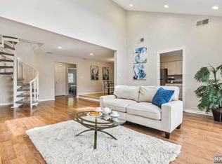 4 Domessina Ln APT D2, Caldwell, NJ 07006