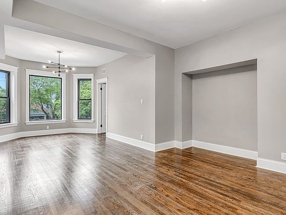 4th image of 2709 N Sacramento Ave #2