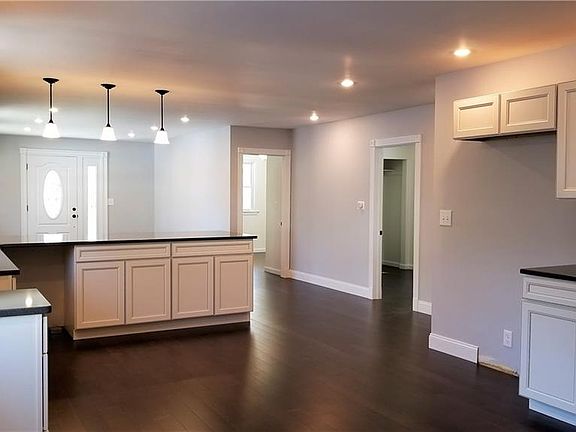 3rd image of 305 Hawthorne Ave