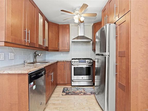 4th image of 310 King Ave