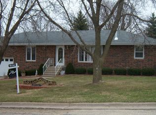 1218 4th St SW, Dyersville, IA 52040