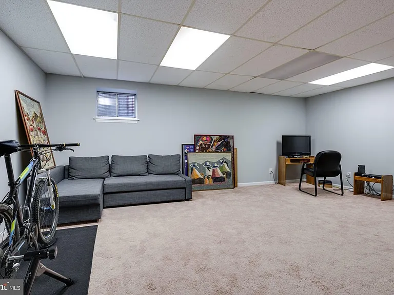 8019 Daffodil Ct — Photo 30