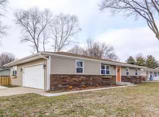 29 Pheasant Run Dr, Chatham, IL 62629