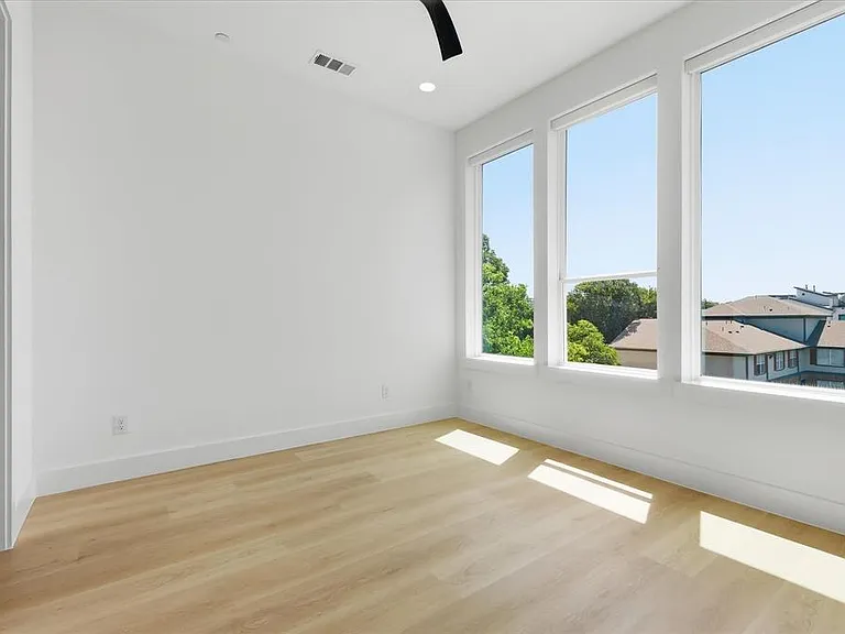 2015 California Dr #103 — Photo 11