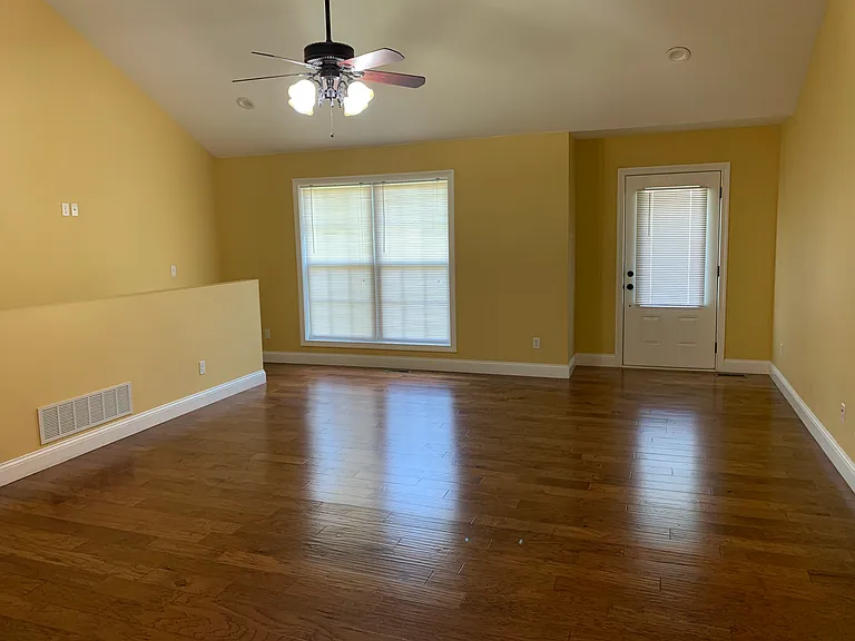 208 S Howard St — Photo 15