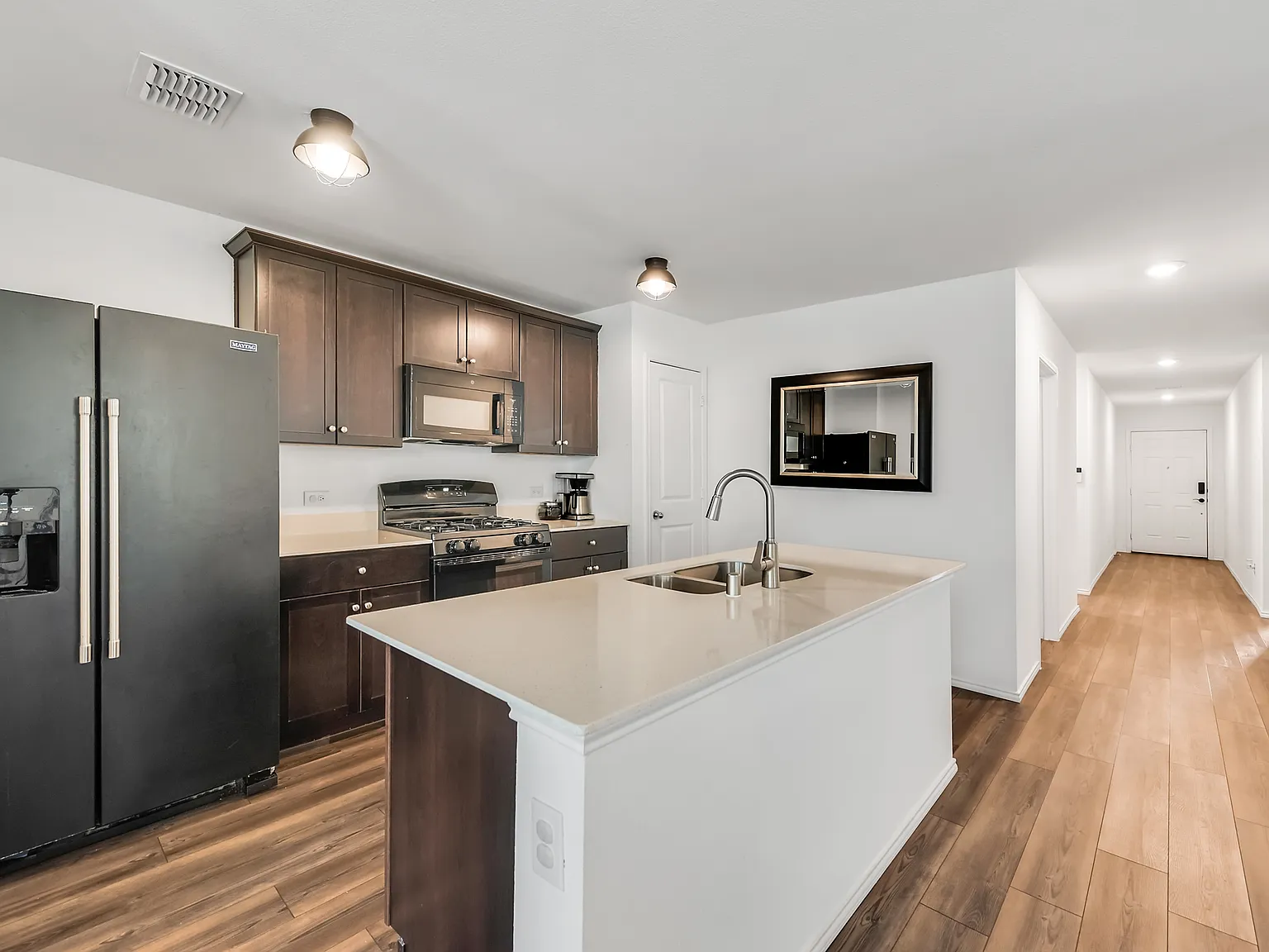 4 bed, 1726 sqft, $2,100 — Photo 4