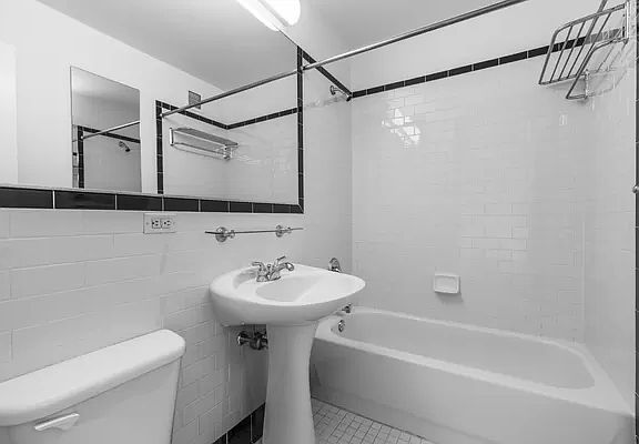 5th image of 420 W 42nd St APT 16H