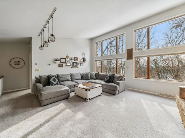 329 Krattley Ln, Hudson, WI 54016