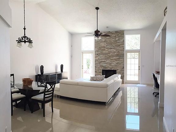 2nd image of 1013 Summer Lakes Dr