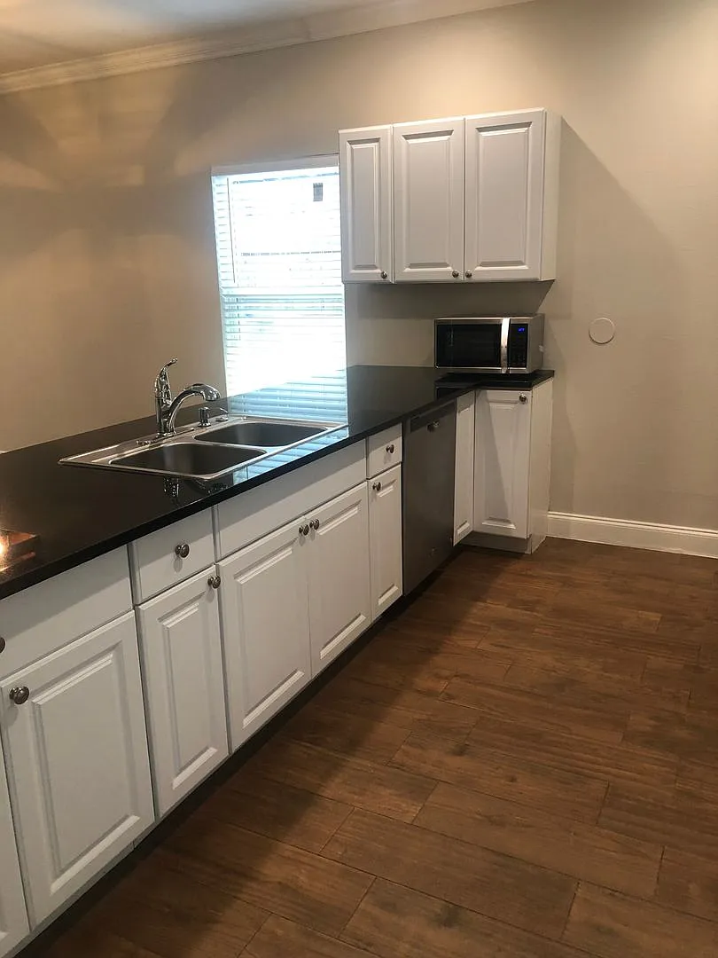1012 E Oak — Photo 3