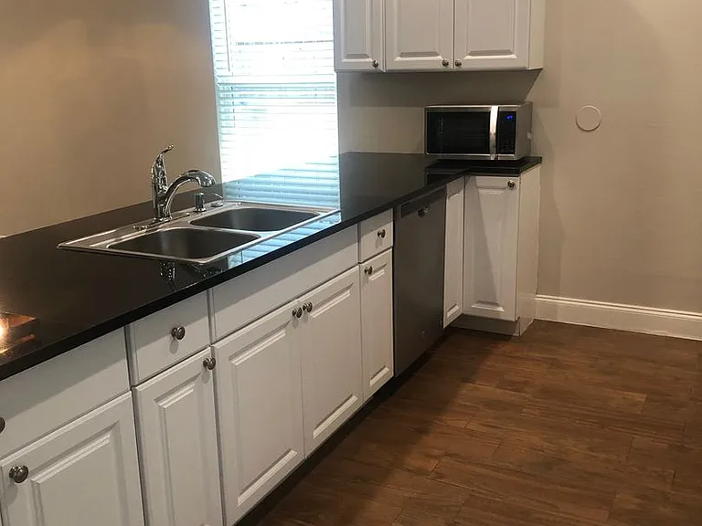 1012 E Oak St — Photo 3