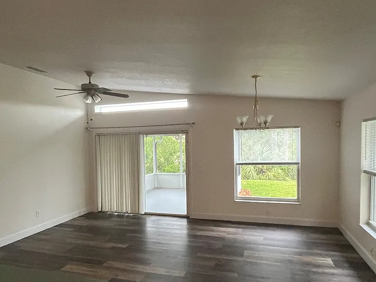 1321 Wayne Ave — Photo 4