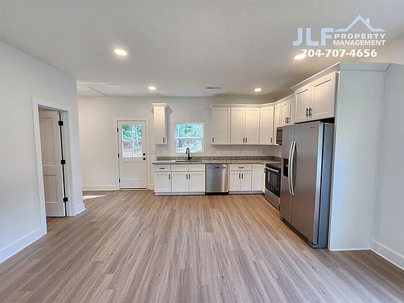 5th image of 217 Carlie St