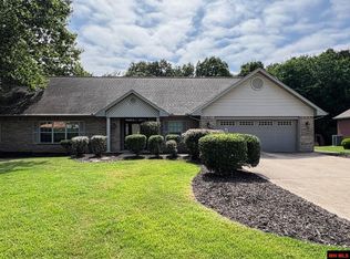 1373 Hampshire Cir, Mountain Home, AR 72653