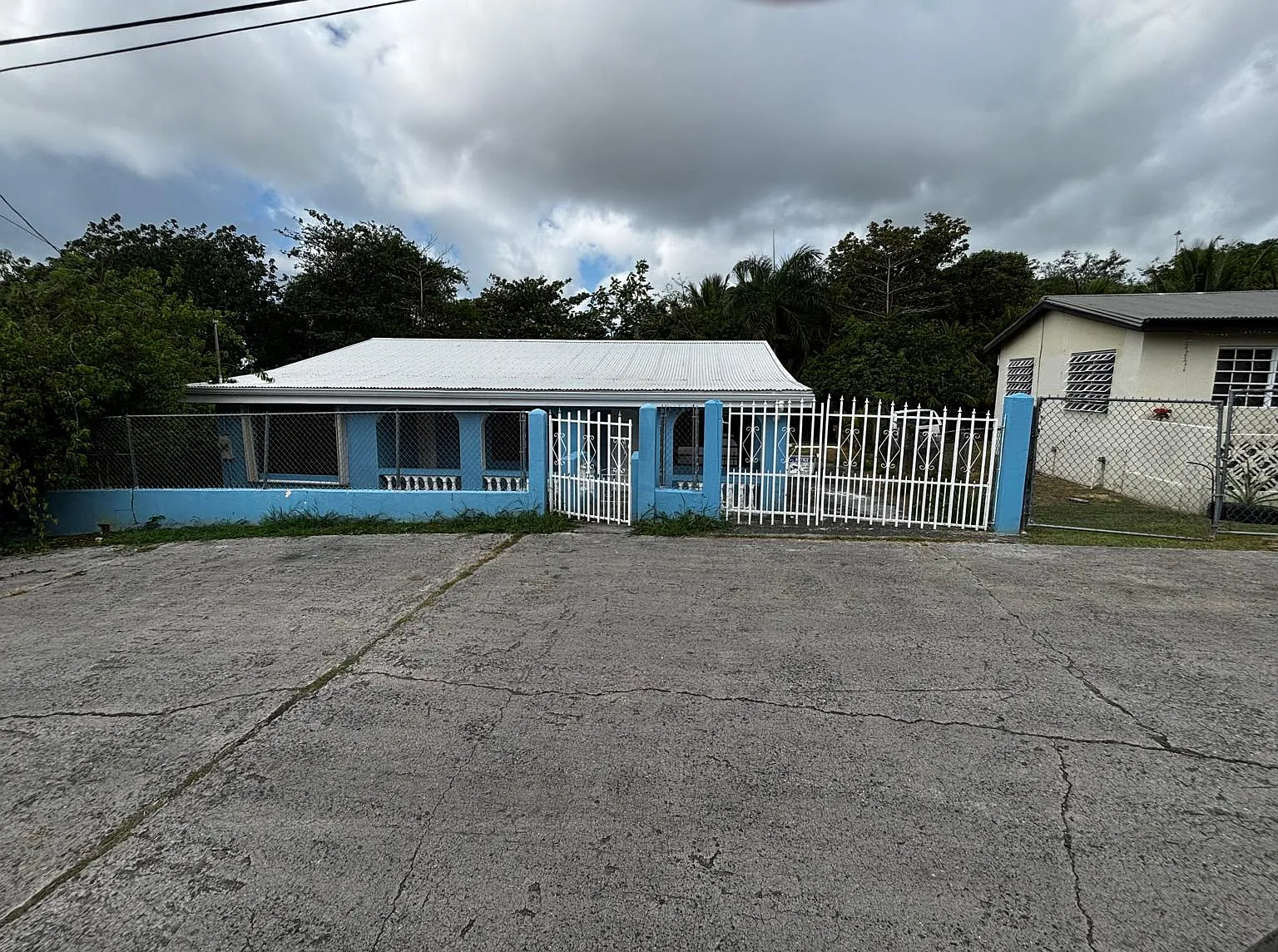 3 bed, $2,000 — Photo 1