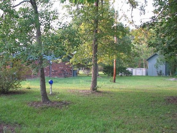 4th image of 66016 Pinewood Dr