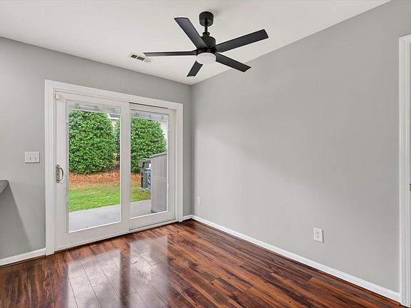 4th image of 3445 Broadwick St