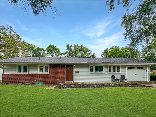 3408 Willow Dr, Mattoon, IL 61938