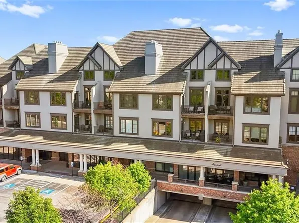 10511 Mission Rd Unit 305, Leawood, KS 66206