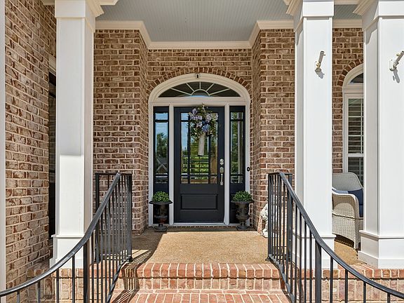 3rd image of 609 Janice Ct
