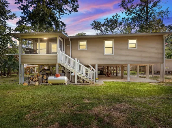 1532 Palm St NE, Steinhatchee, FL 32359