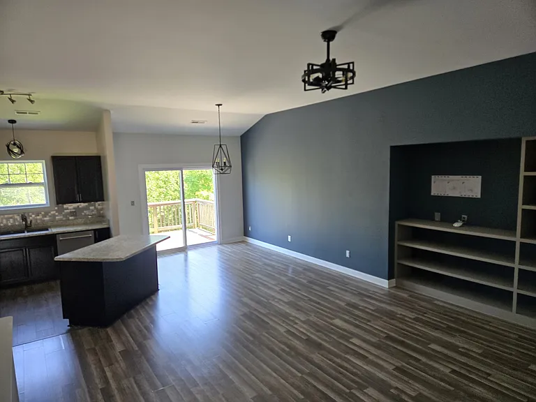 417 Jasmine Ln — Photo 8