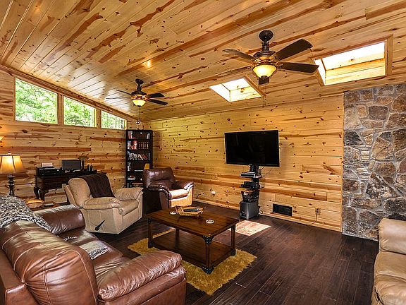 4th image of 114 N Cypress Ct