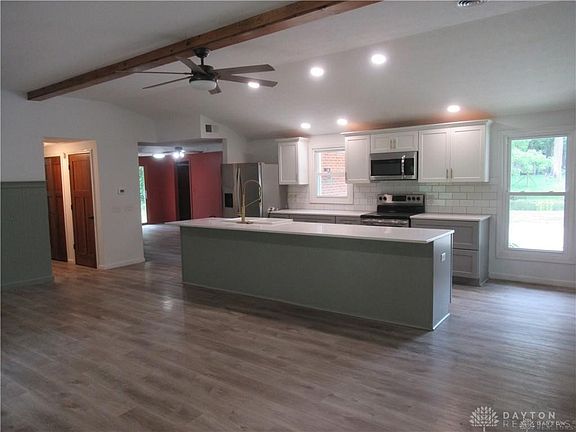 5th image of 1085 Evergreen Dr