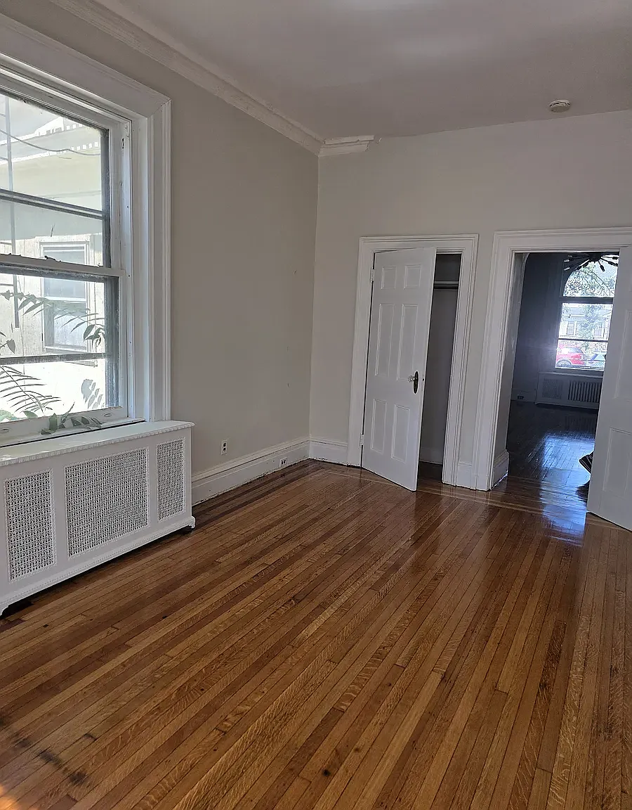325 Roseville Ave — Photo 4