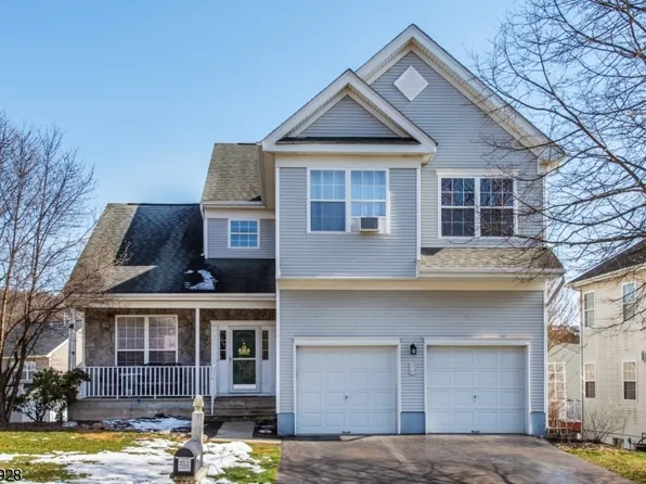 13 Saxton Dr, Hackettstown Town, NJ 07840