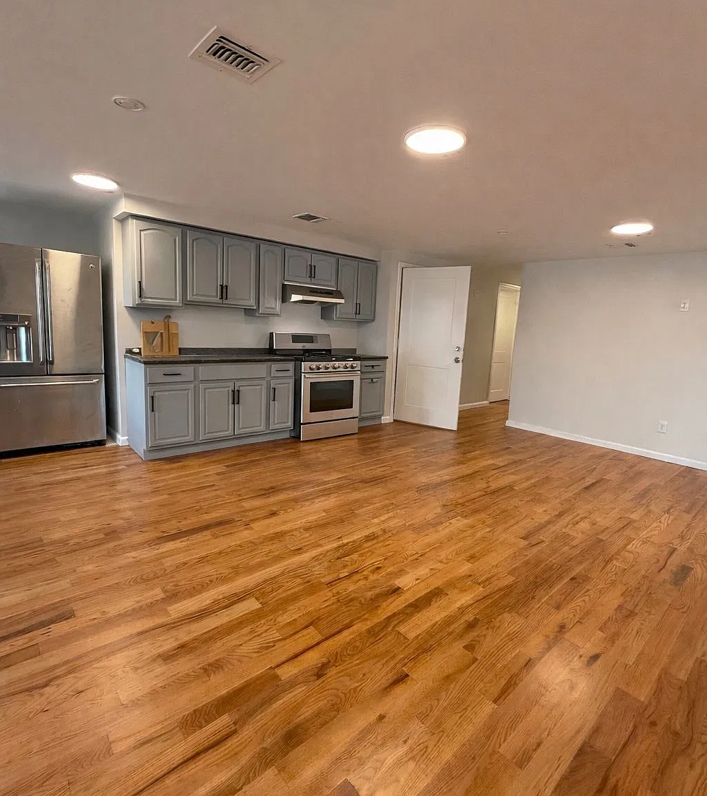2 bed, 650 sqft, $2,300 — Photo 2