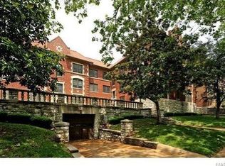 7515 Buckingham Dr, Saint Louis, MO 63105